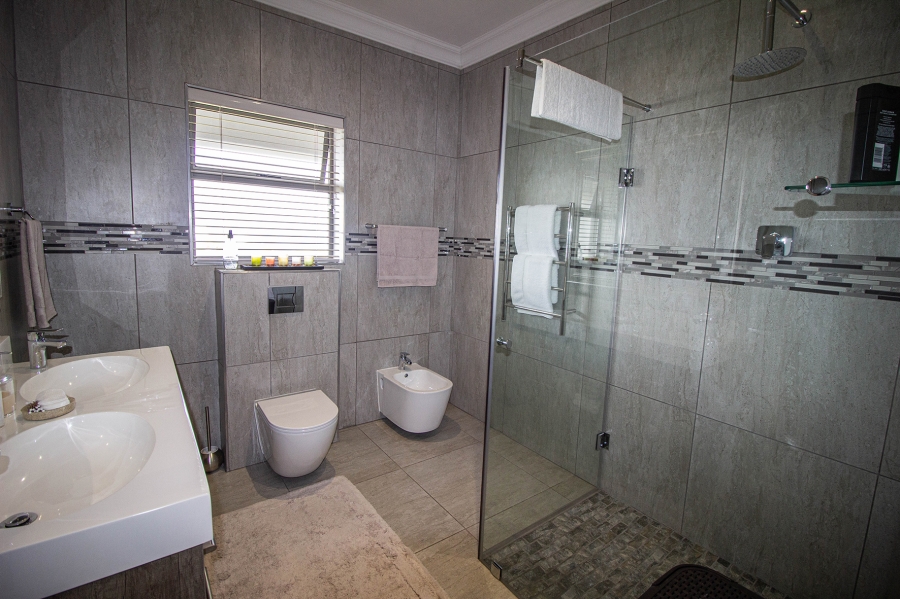 6 Bedroom Property for Sale in Kleinbaai Western Cape